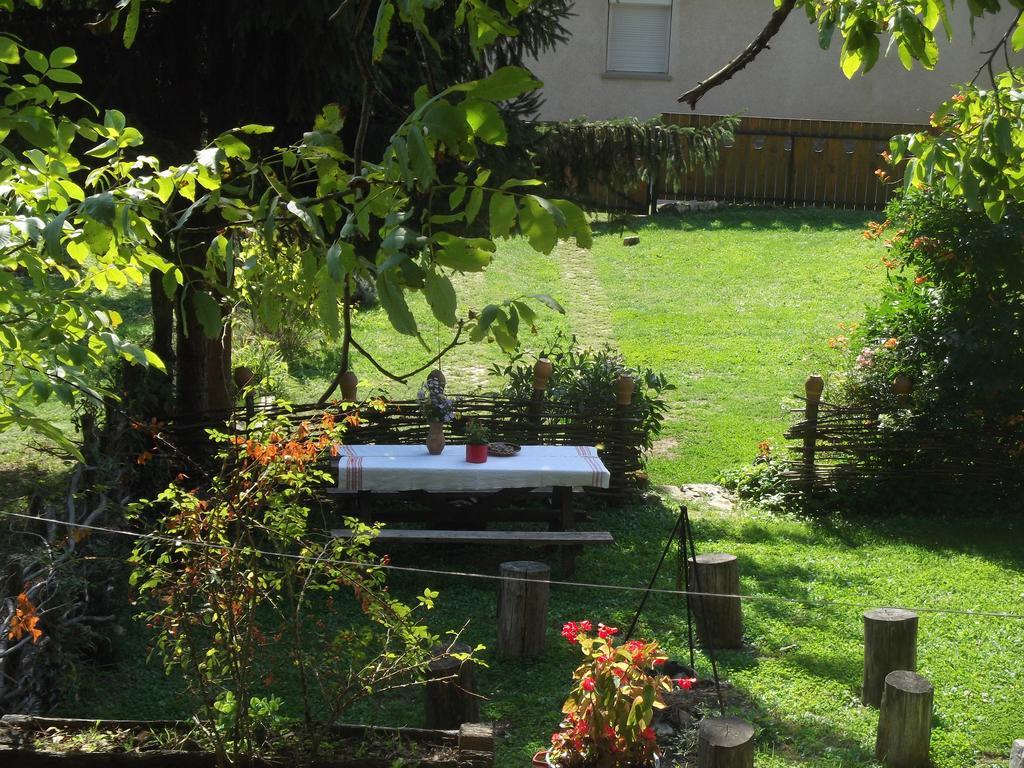 Tulipános Vendégház Obanya Kültér fotó